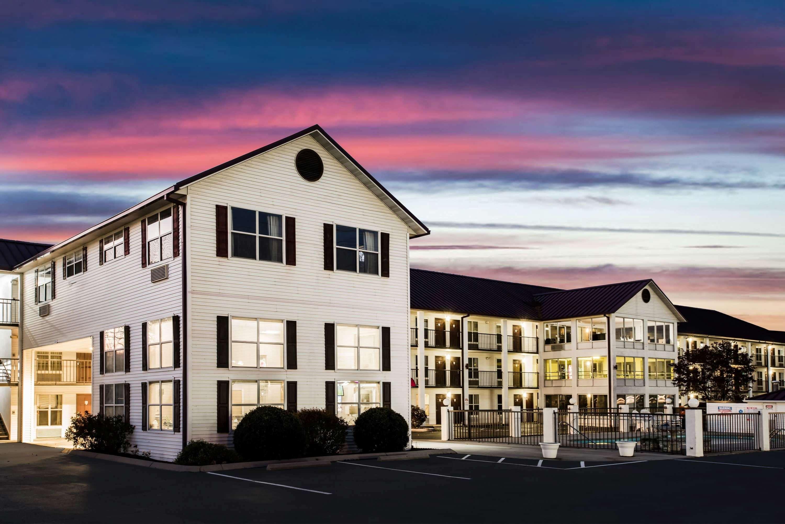 Super 8 By Wyndham Sevierville Riverside Экстерьер фото